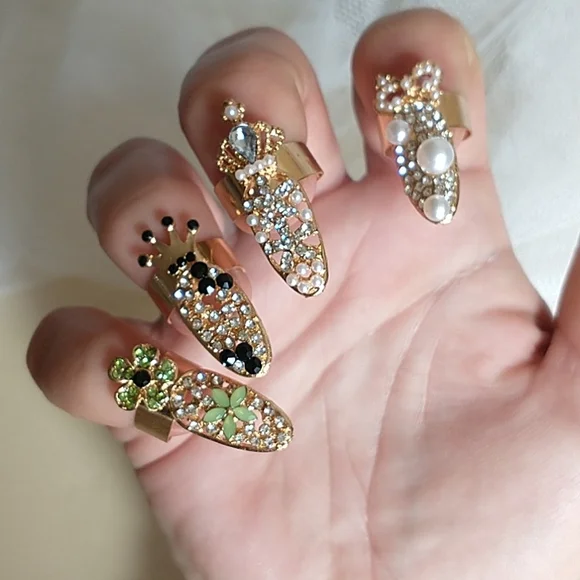 Black/White Gold Nail Ring! - Picture 5 of 5